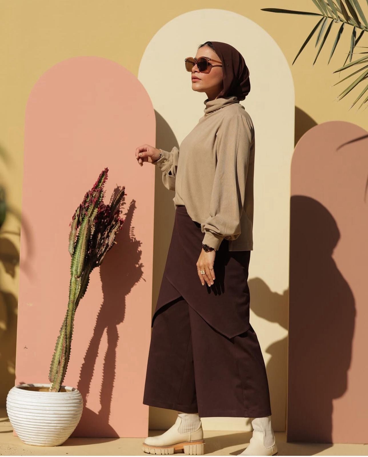 Modest trendy pants with pocket in Brown
