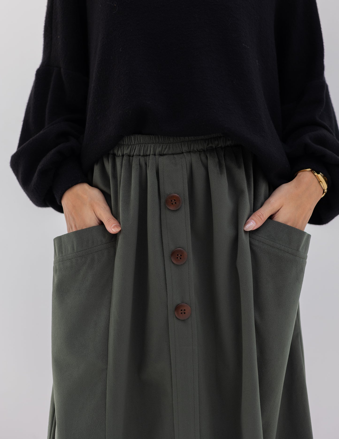 Velvet skirt with pockets in Olive