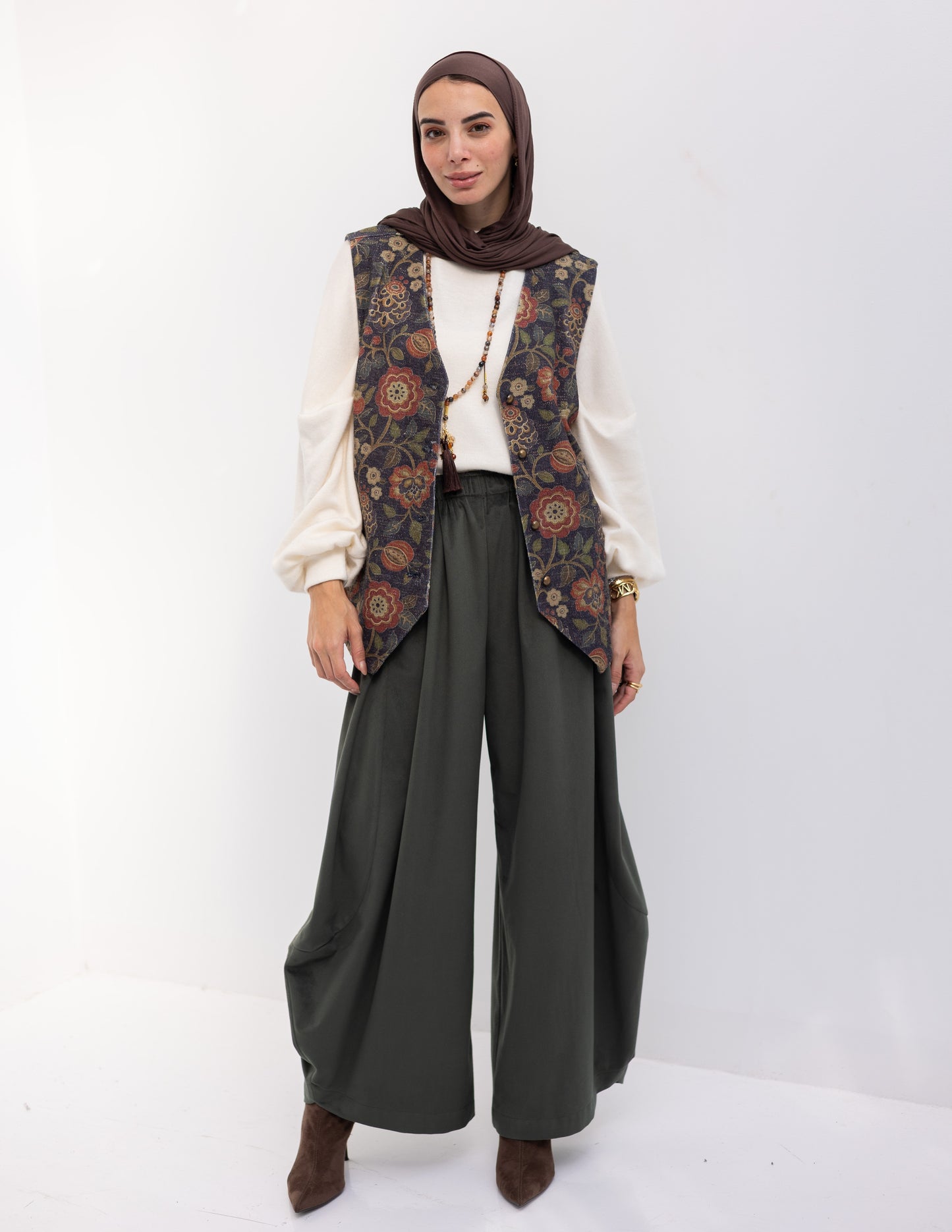 Floral woolen knitted vest in Navy