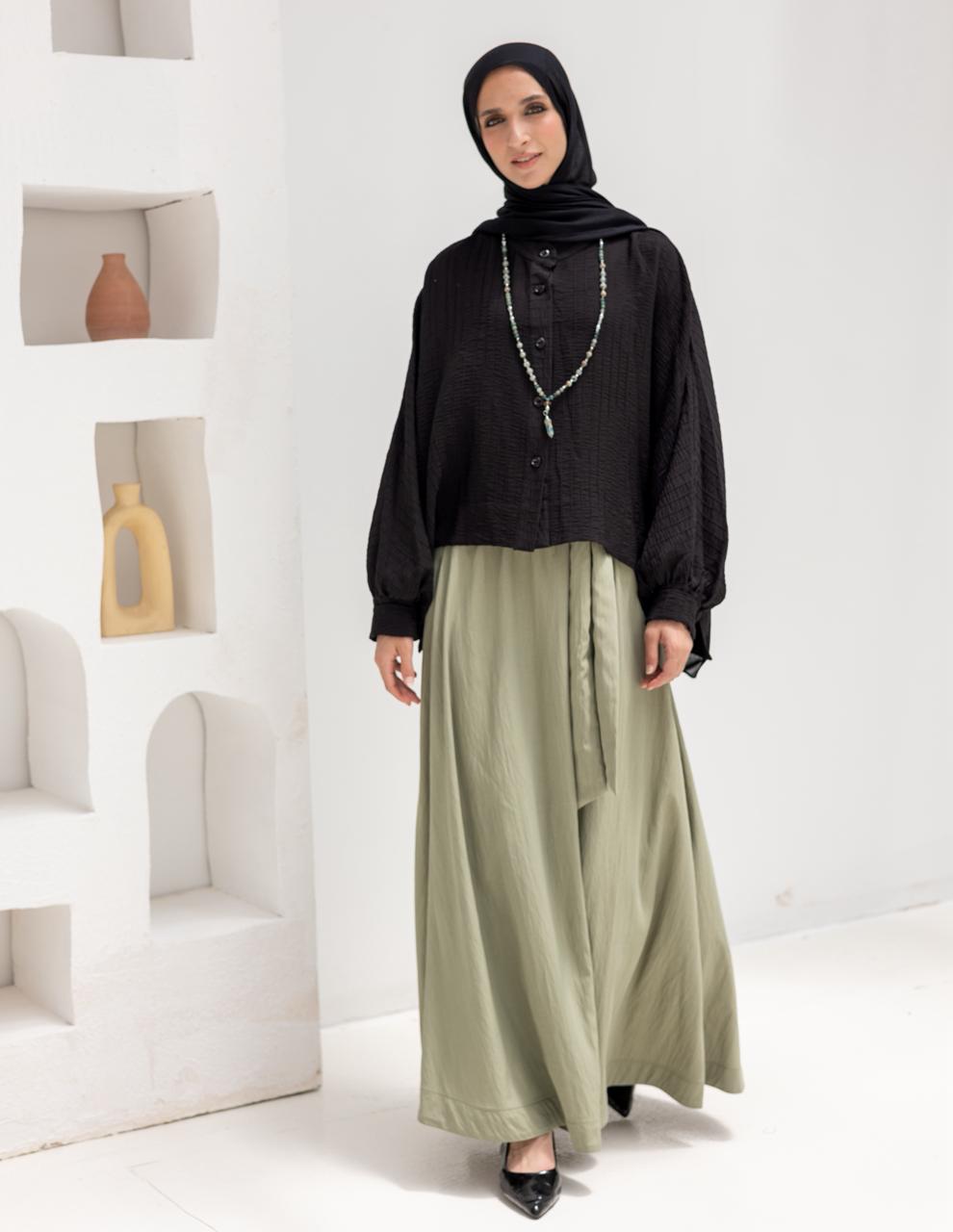Elegant short blouse with buttons in Black