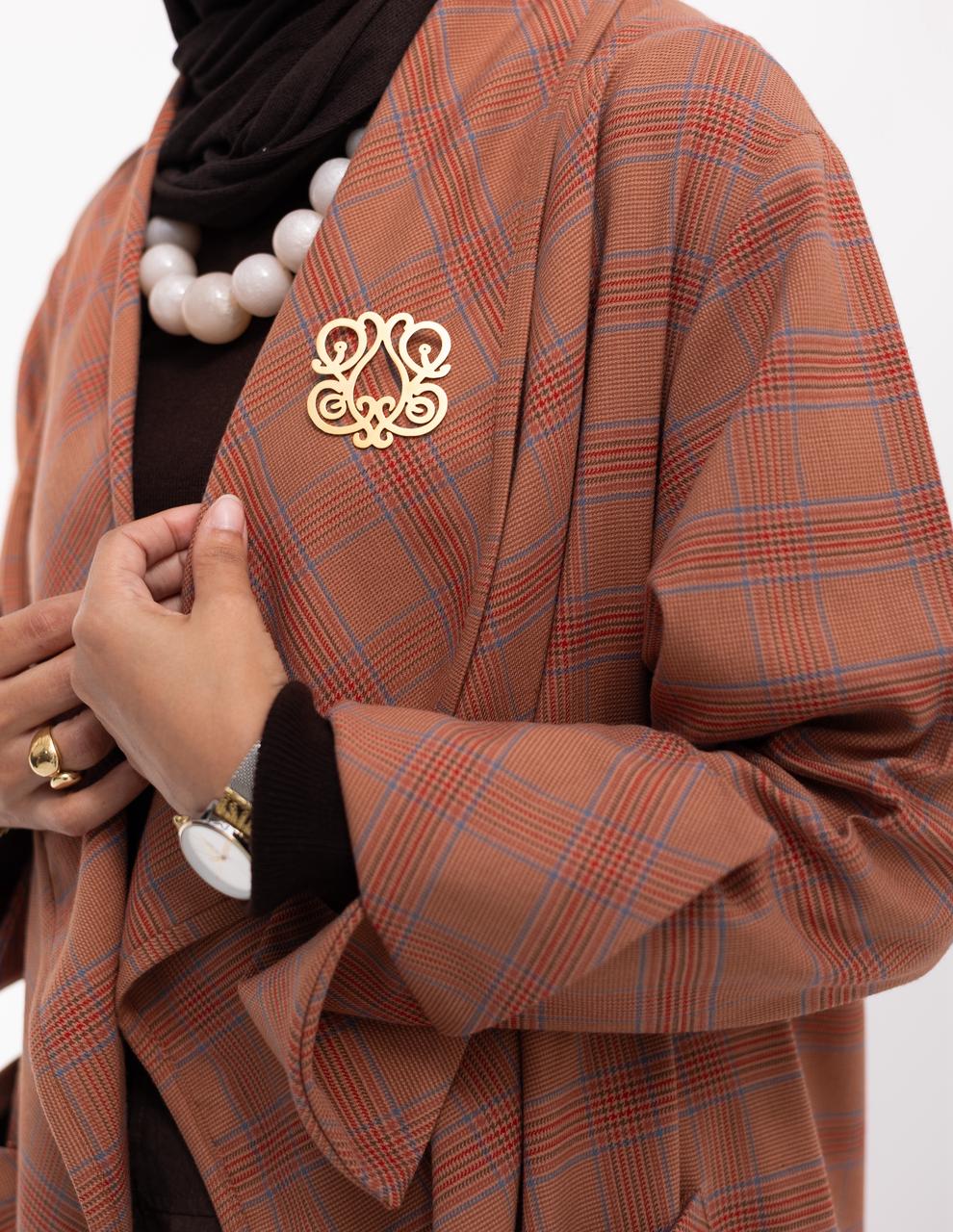 Iconic golden brooch