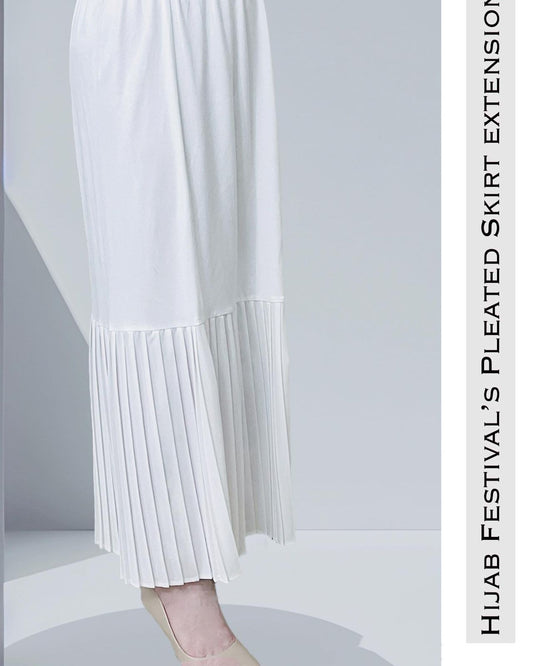 Pleated crepe extension in white