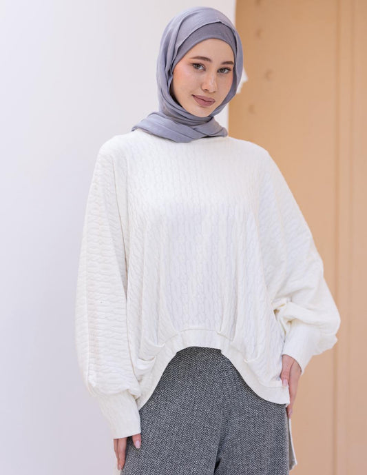 High low knitted pullover in off white