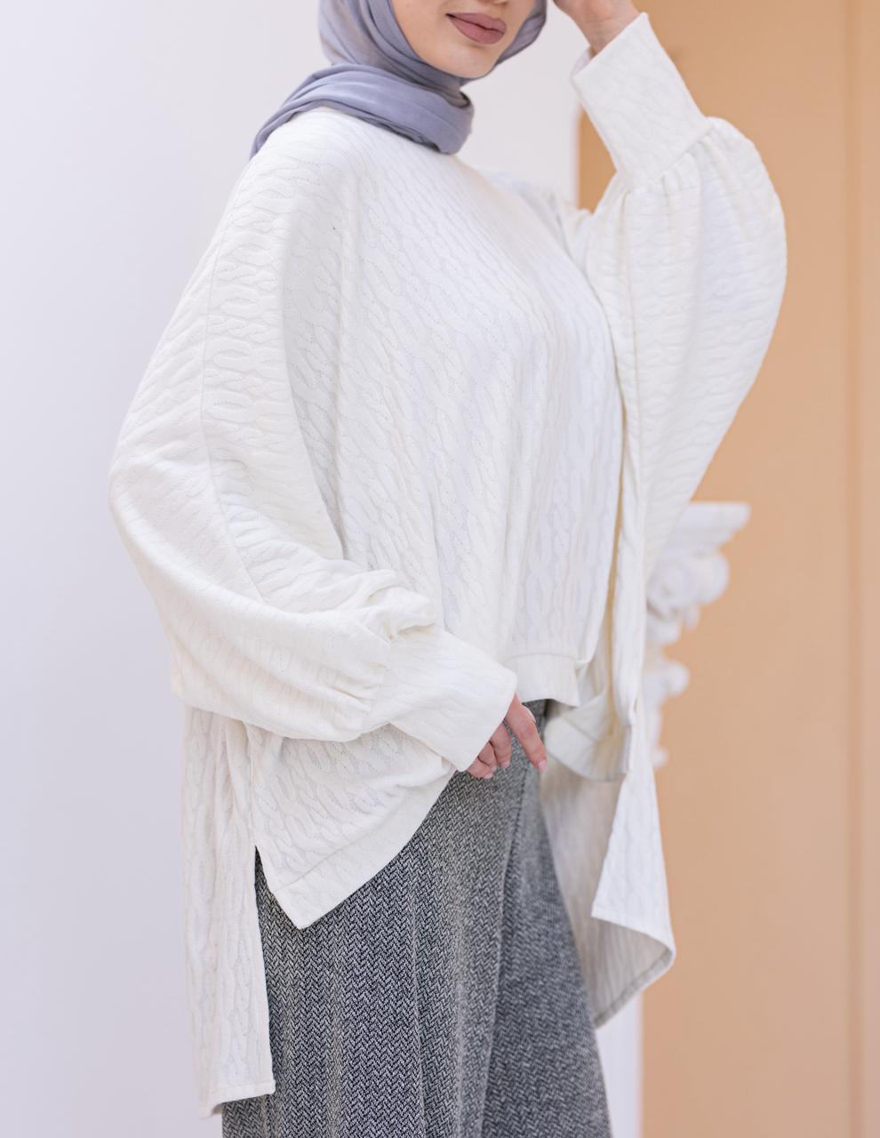 High low knitted pullover in off white