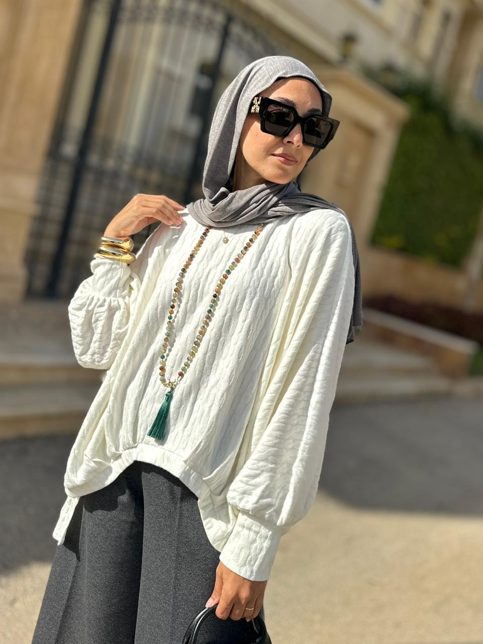 High low knitted pullover in off white
