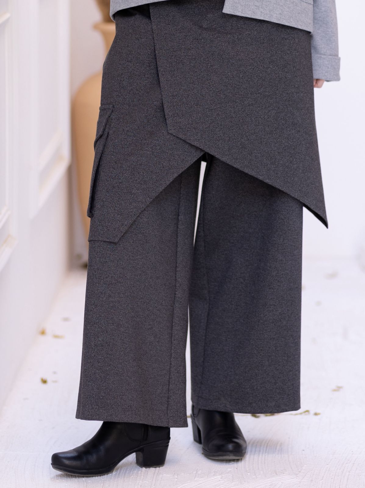 Modest trendy pants with pocket in Gray