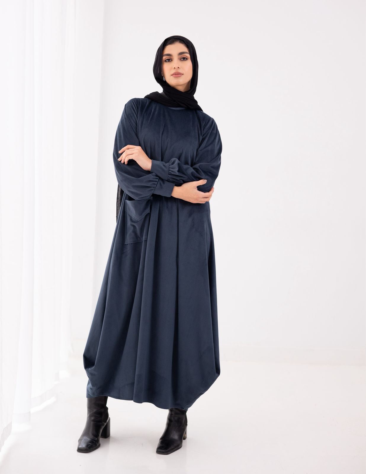 Velvet dress in Navy