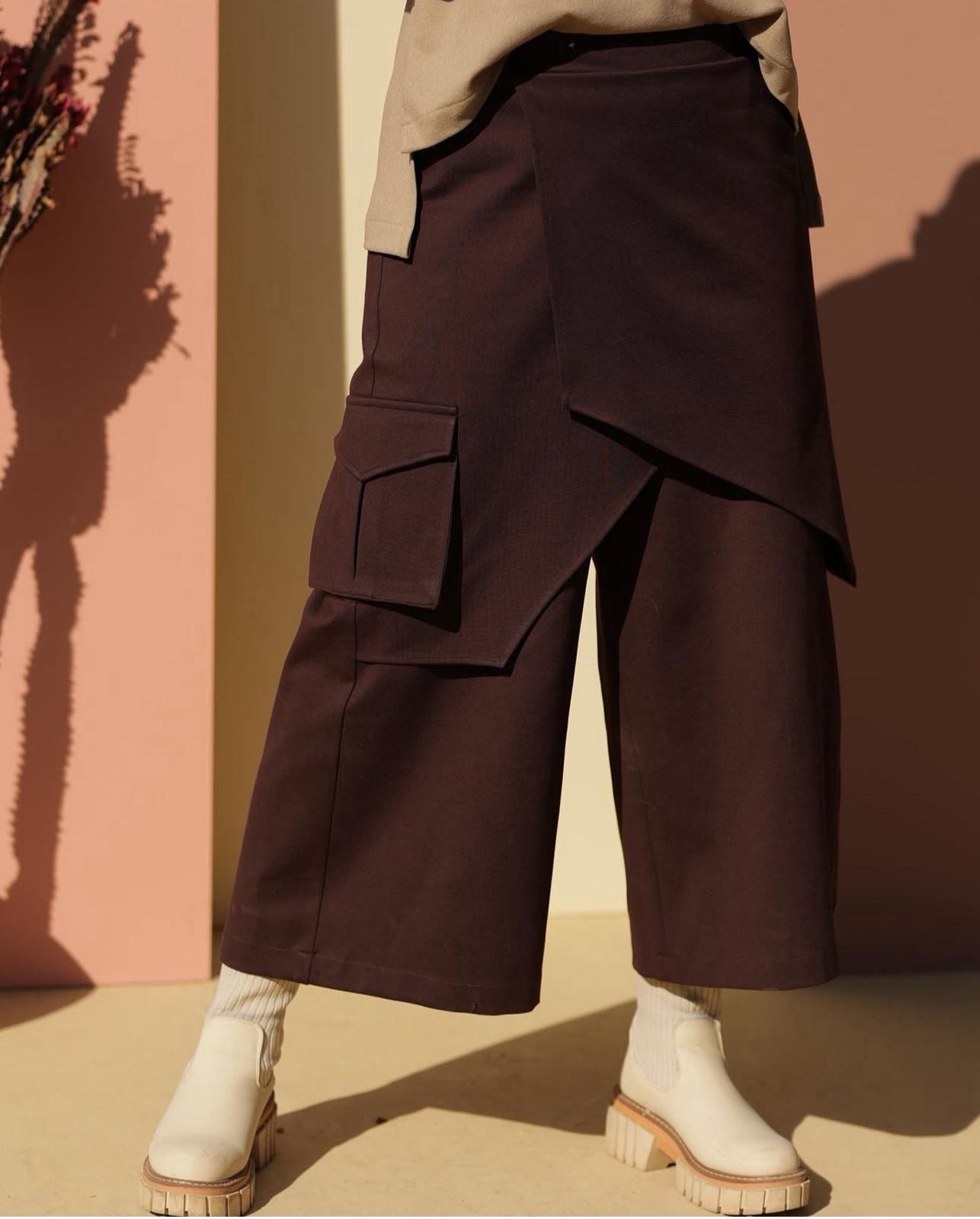 Modest trendy pants with pocket in Brown