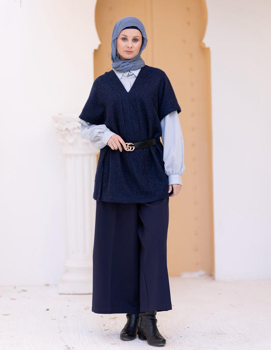 Short woolen pants in Navy
