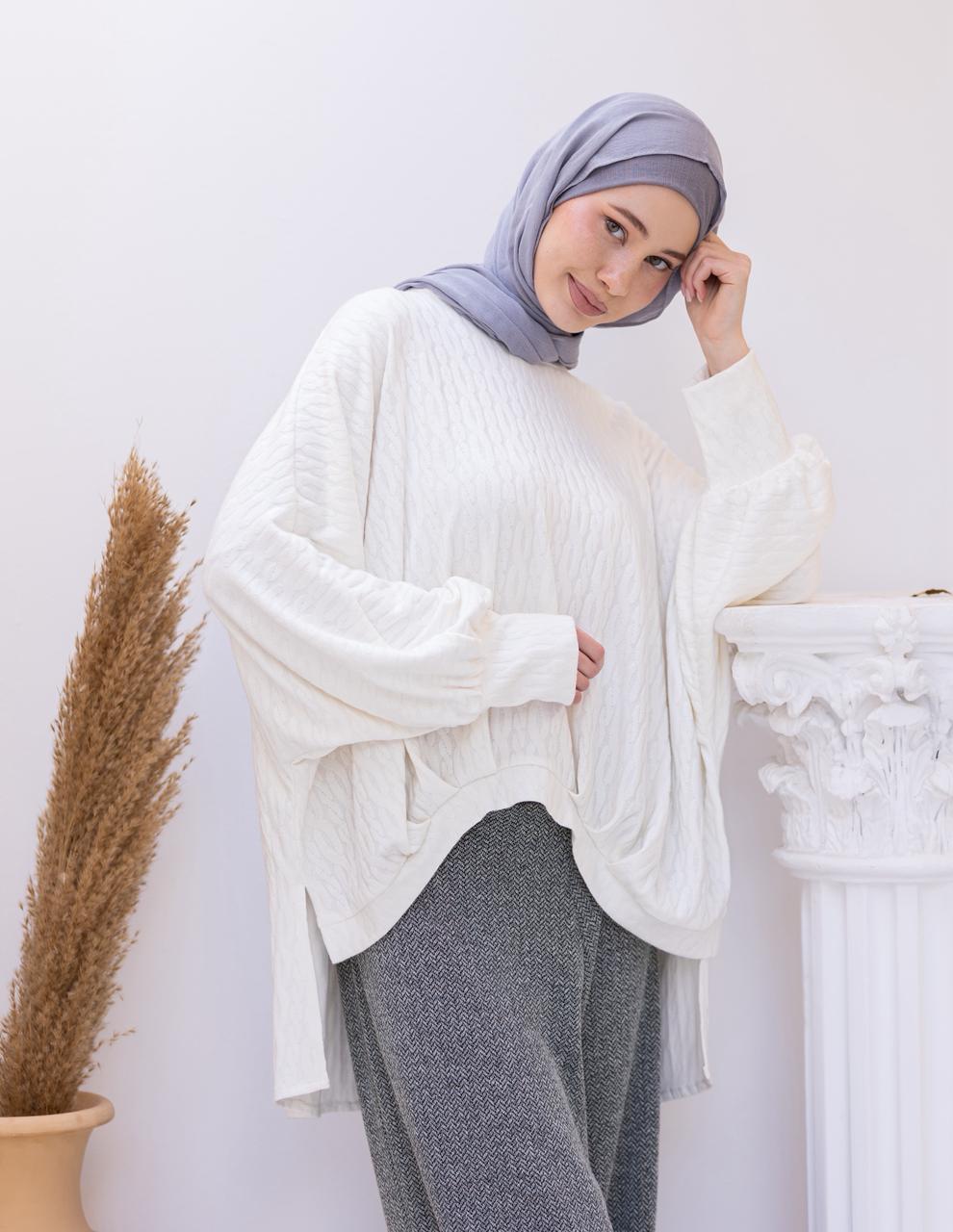 High low knitted pullover in off white