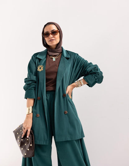 Iconic golden brooch