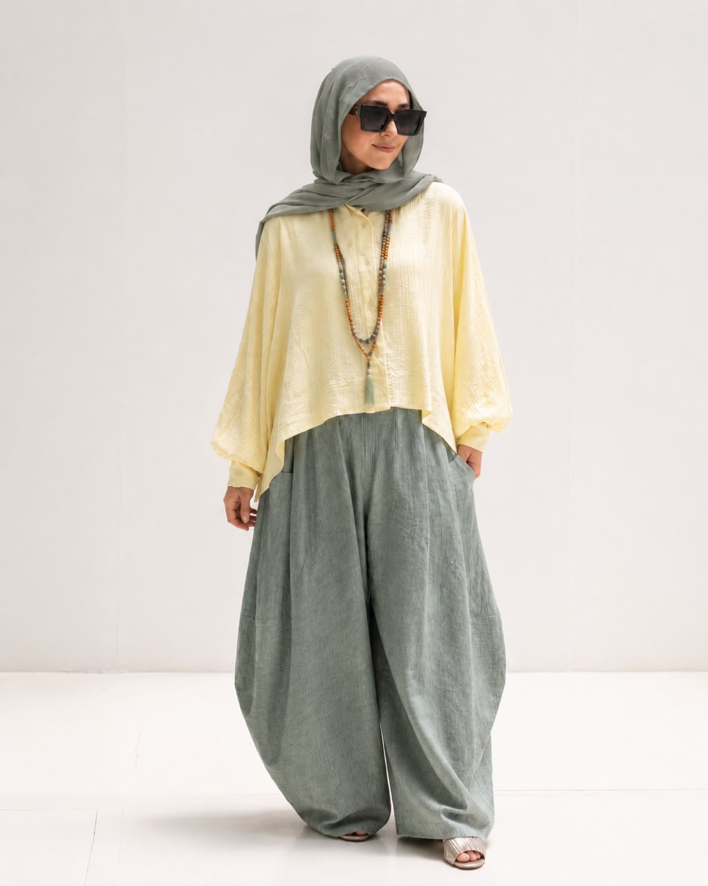 Trendy blouse with buttons (Butter yellow)