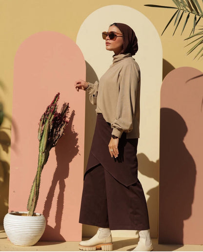 Modest trendy pants with pocket in Brown