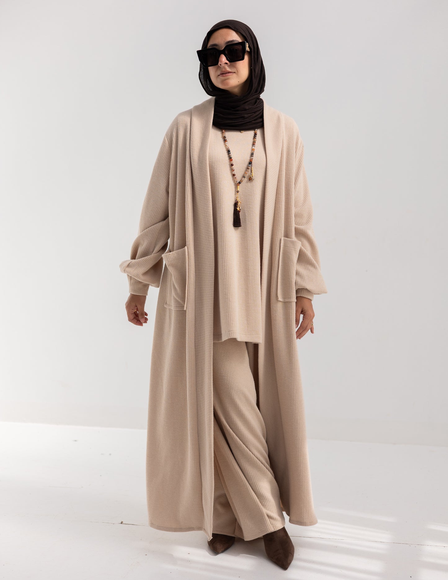 Woolen knitted cardigan with pockets in Beige