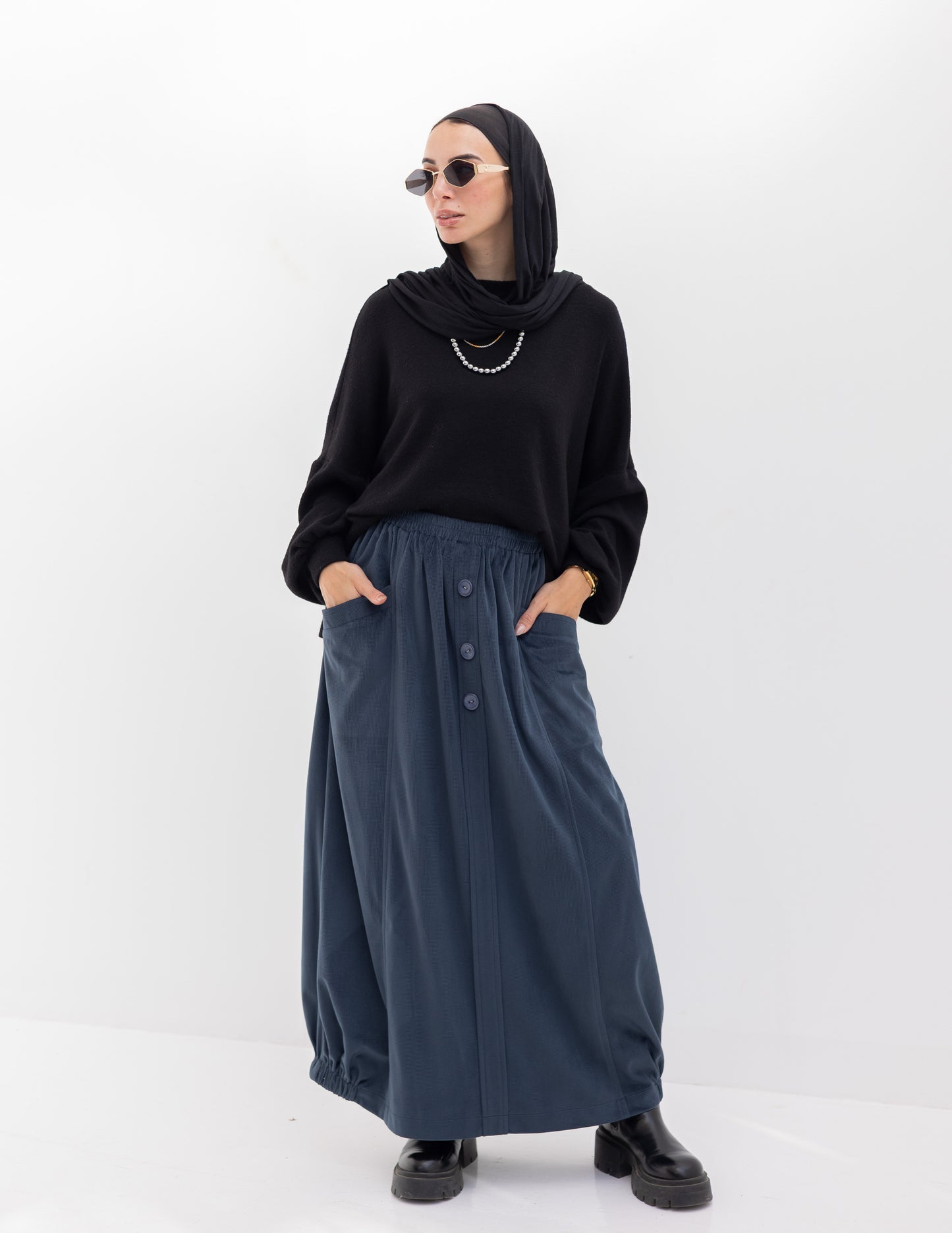 Velvet skirt with pockets in Navy