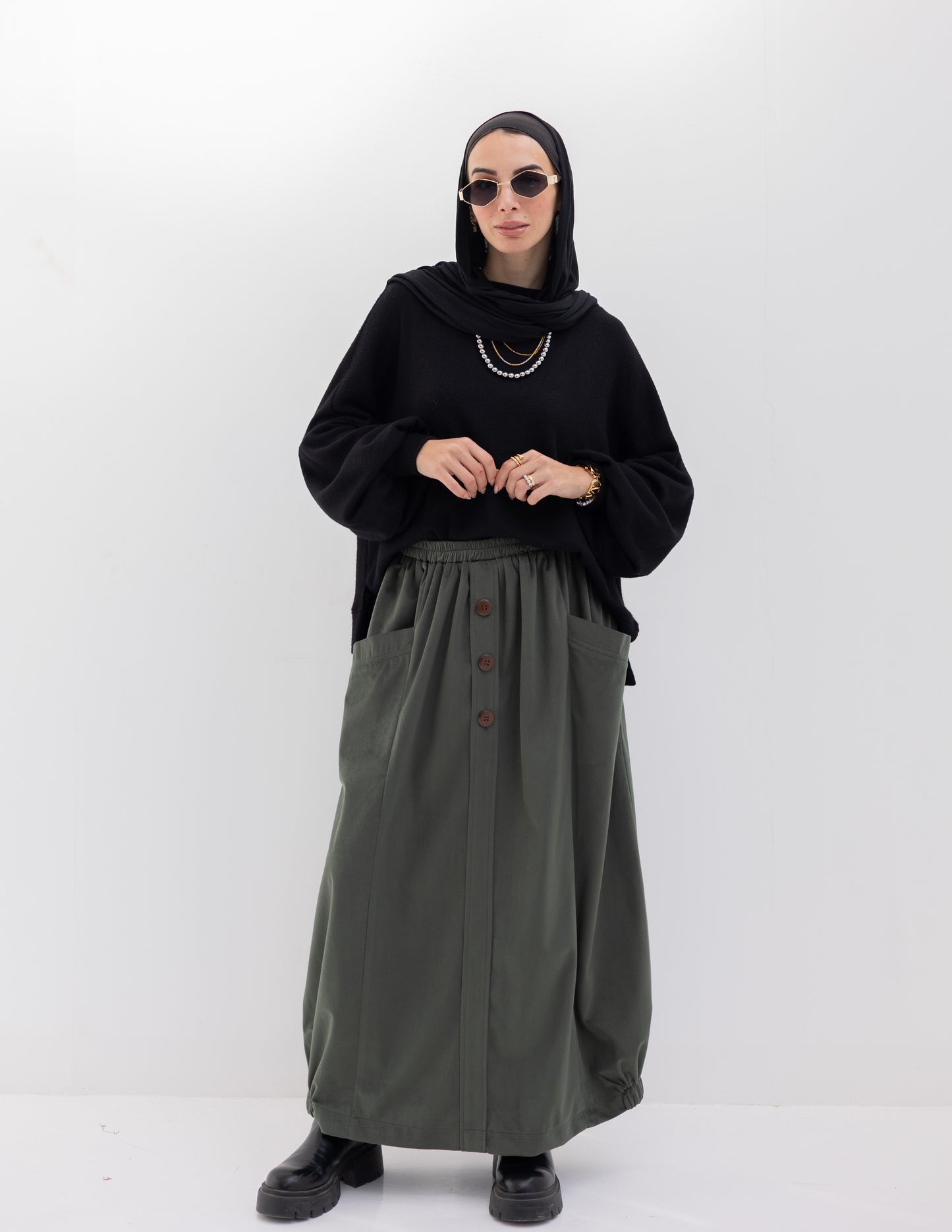 Velvet skirt with pockets in Olive