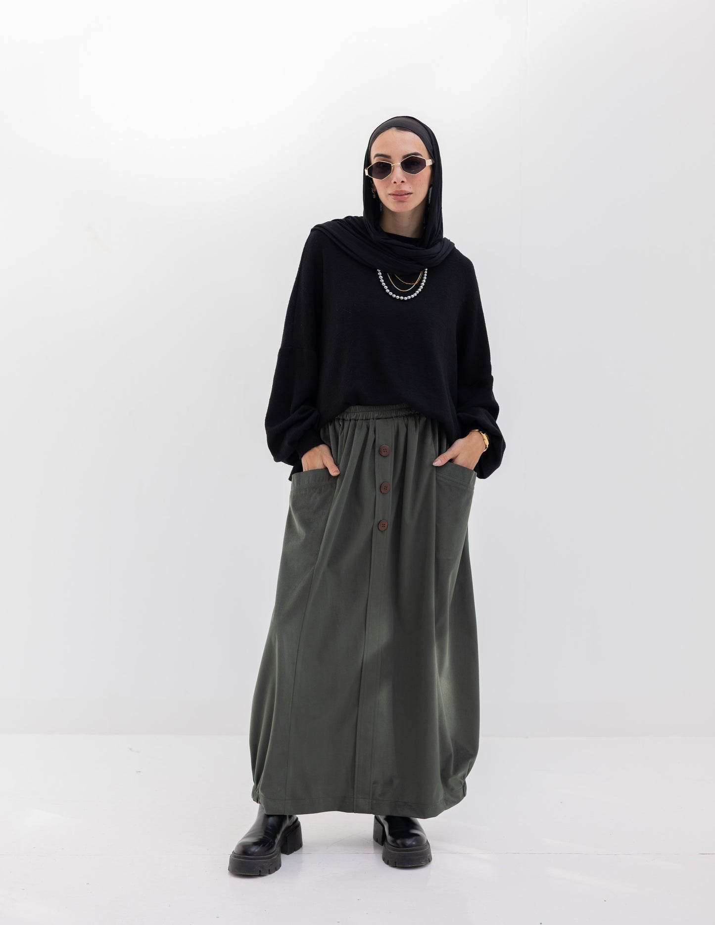 Velvet skirt with pockets in Olive