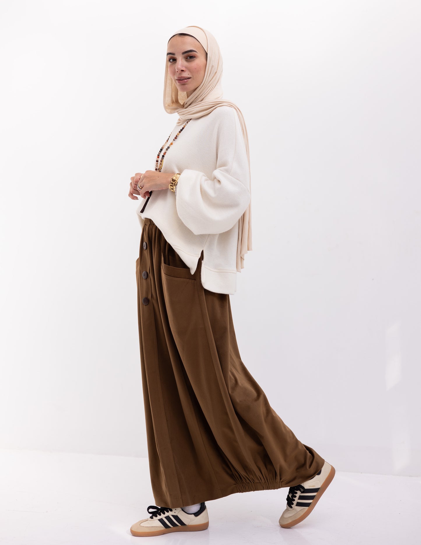 Velvet skirt with pockets in Brown