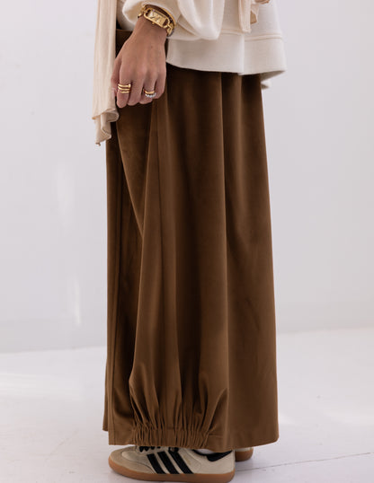 Velvet skirt with pockets in Brown