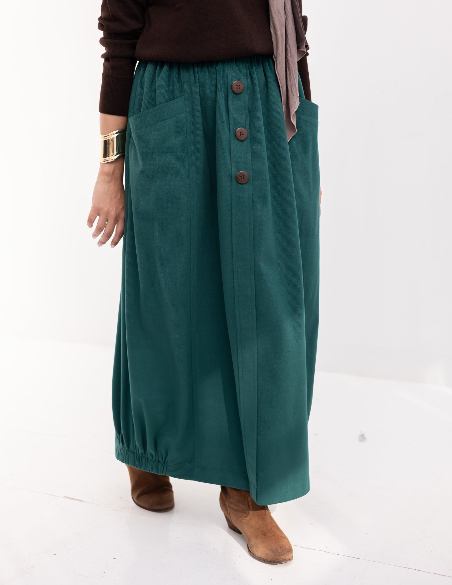 Velvet skirt with pockets in Green