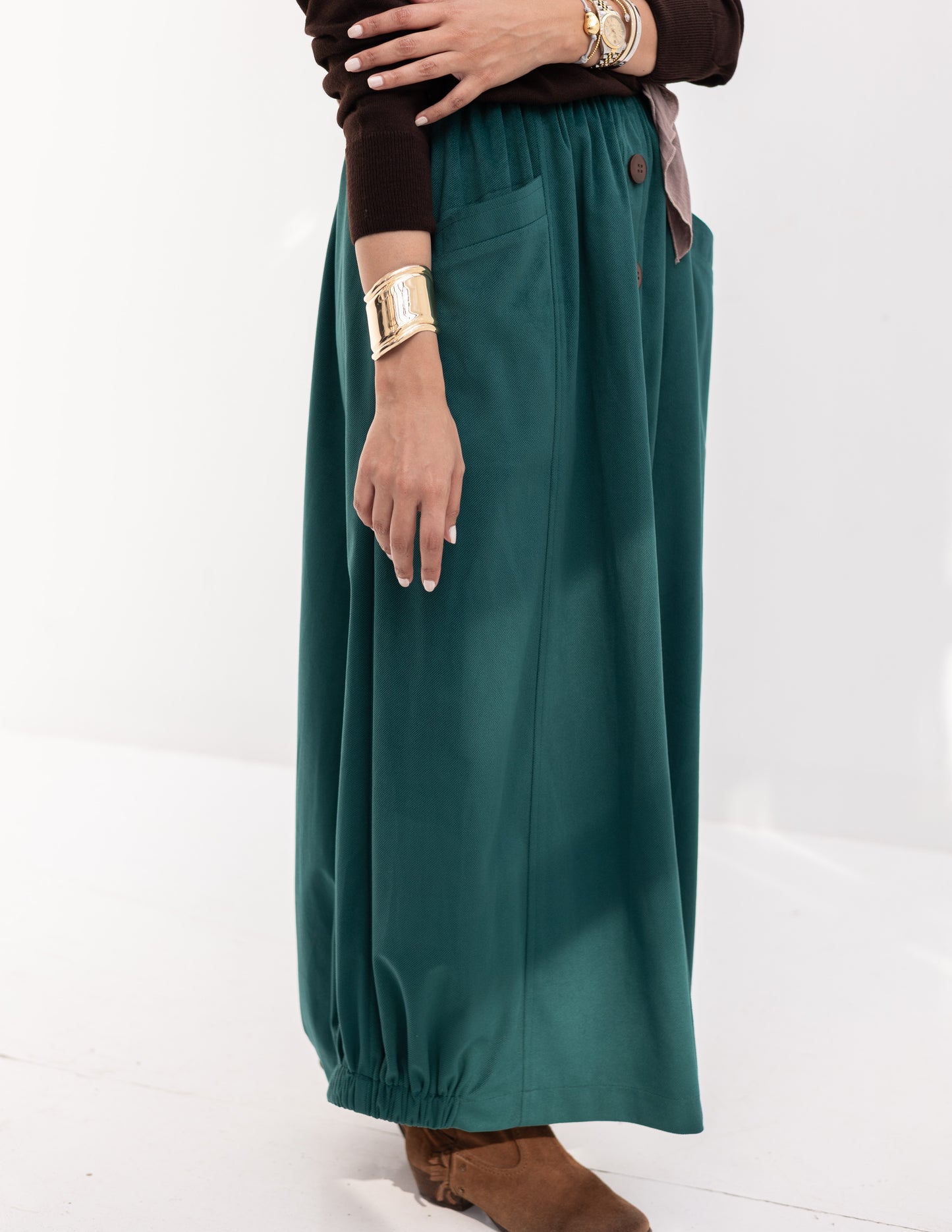 Velvet skirt with pockets in Green