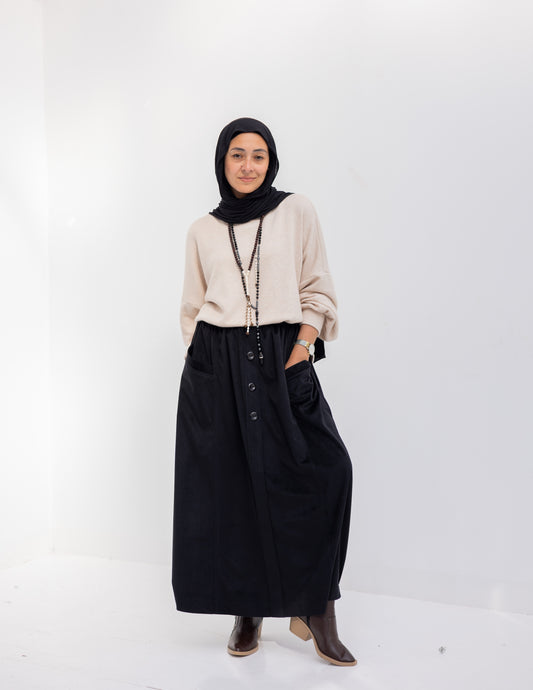 Velvet skirt with pockets in Black