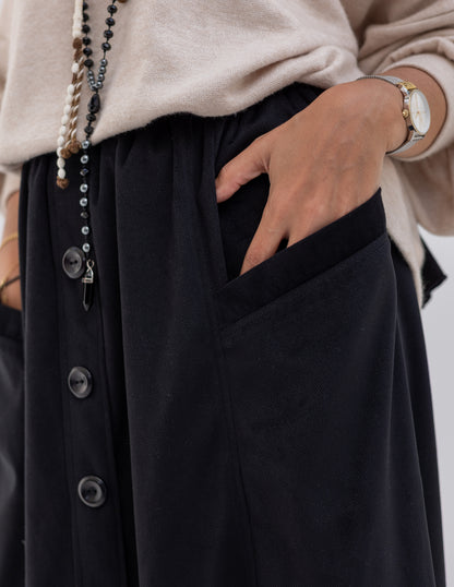 Velvet skirt with pockets in Black