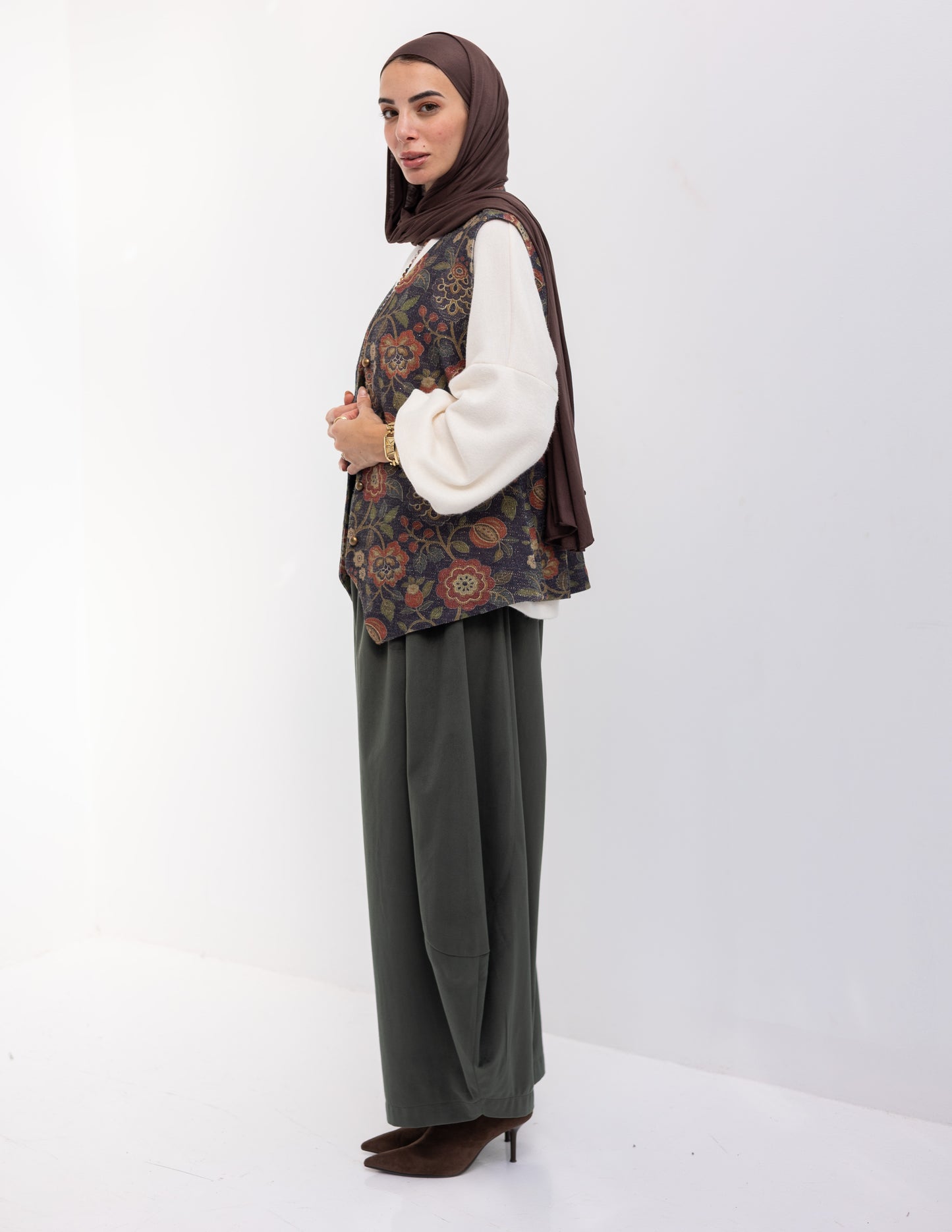 Floral woolen knitted vest in Navy