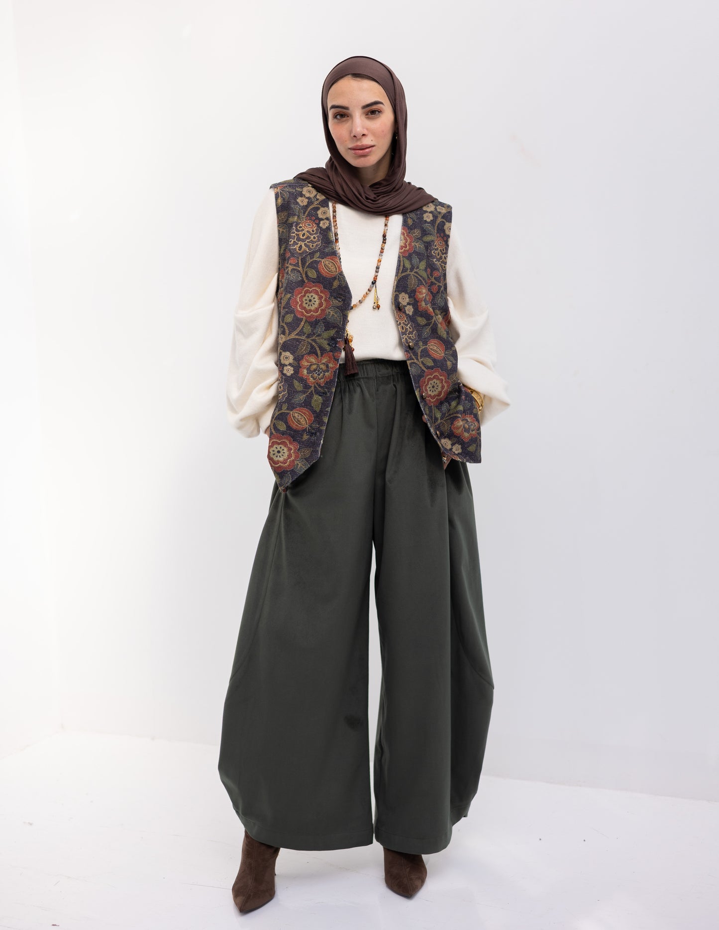 Floral woolen knitted vest in Navy