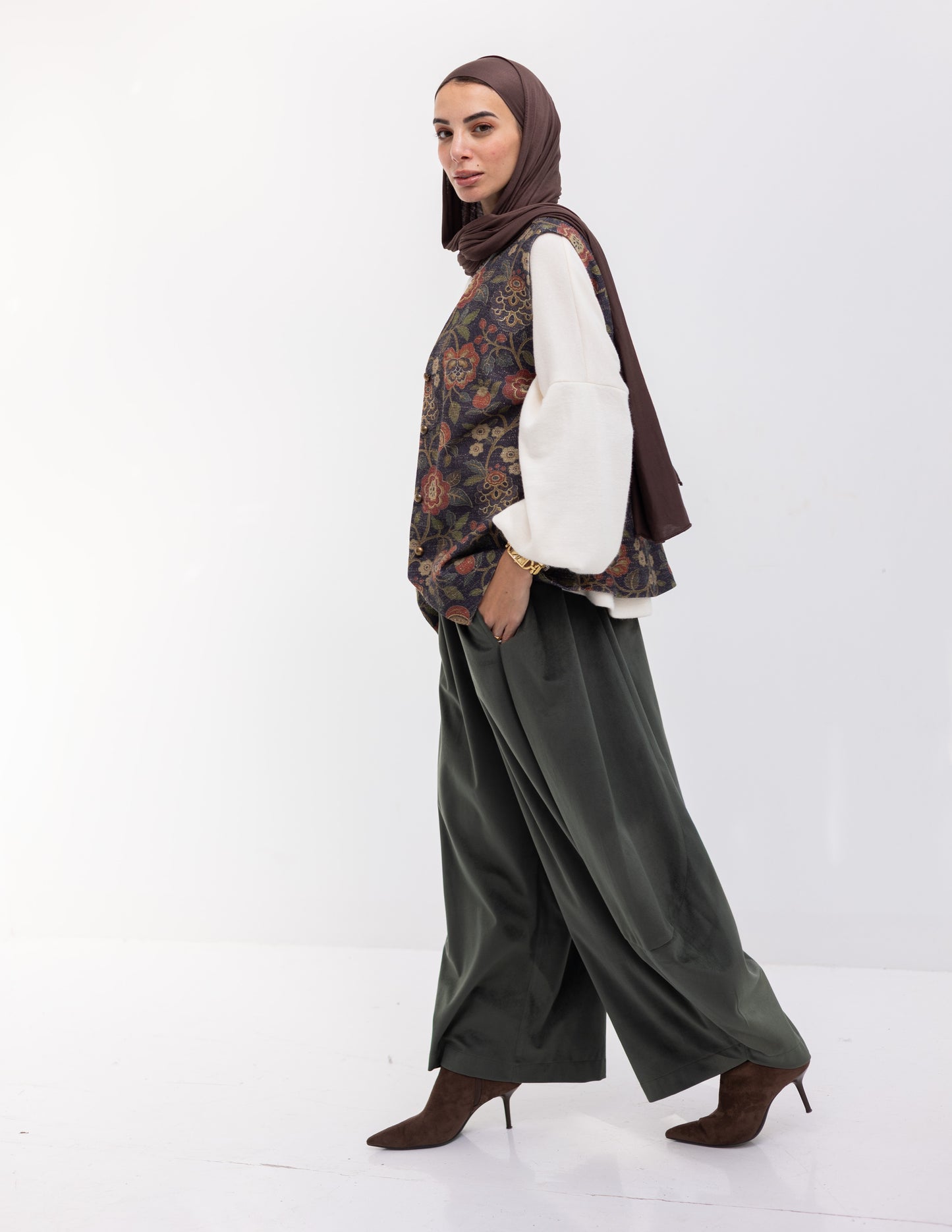 Floral woolen knitted vest in Navy