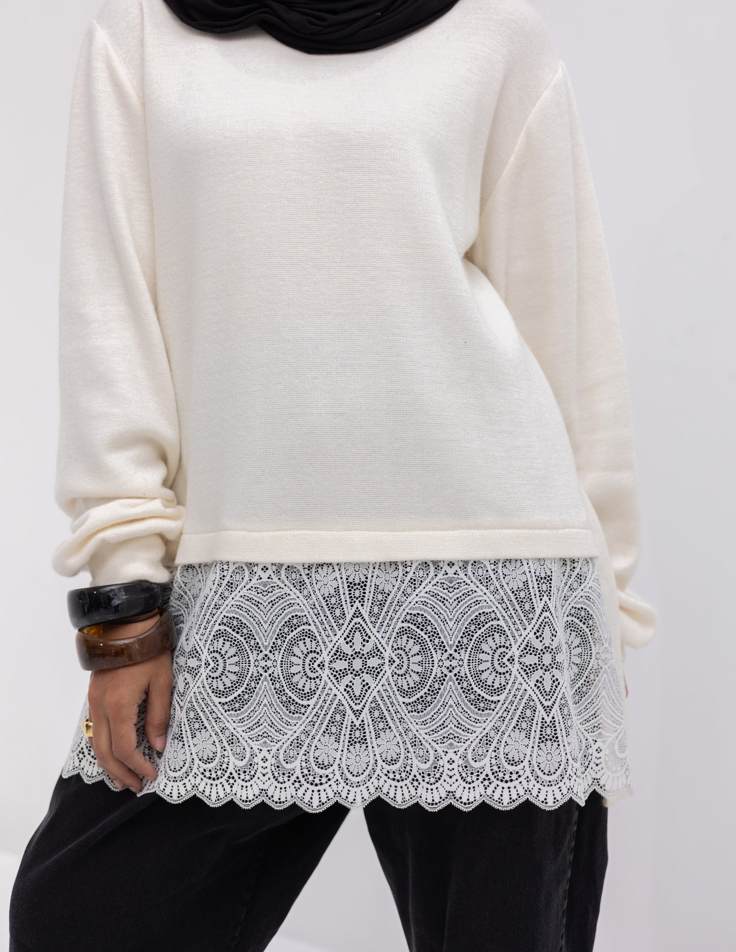 Cashmere pullover with lace in Off-white