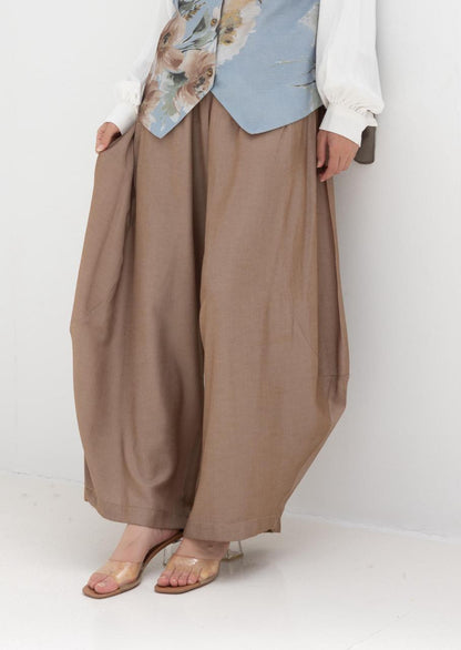Soft summer light Gypsy pants in Dark cafe