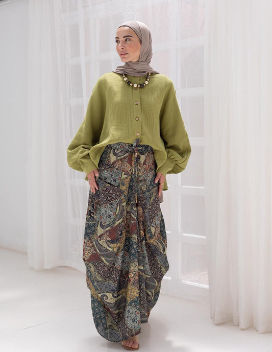Elegant short blouse with buttons  in Green