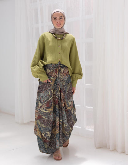 Elegant short blouse with buttons  in Green