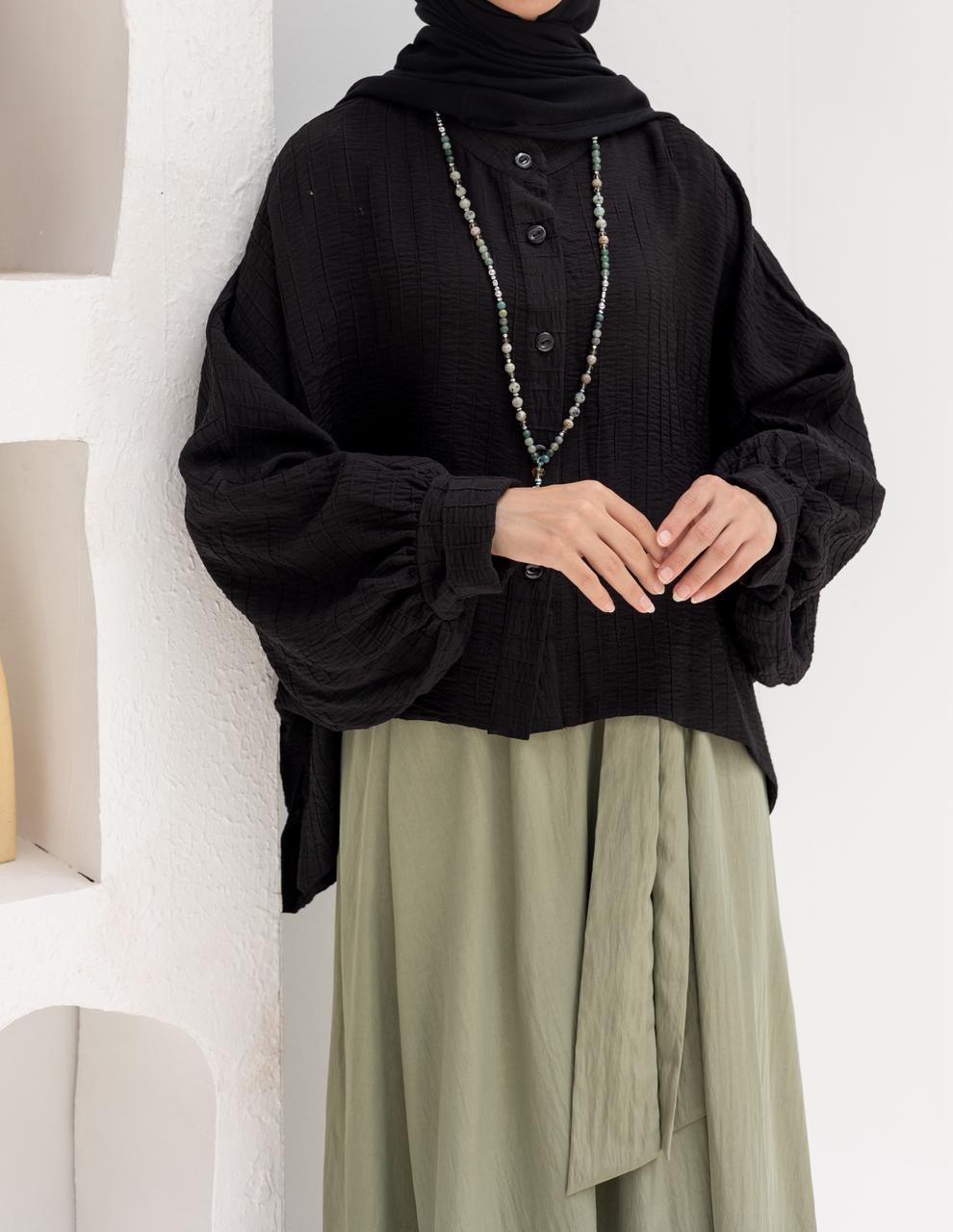 Elegant short blouse with buttons  in Black
