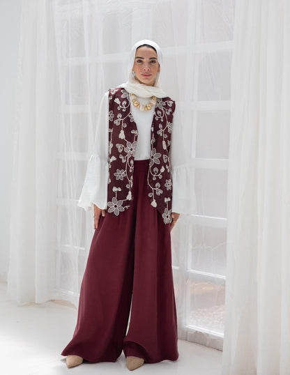 Trendy wide leg pants in Burgundy