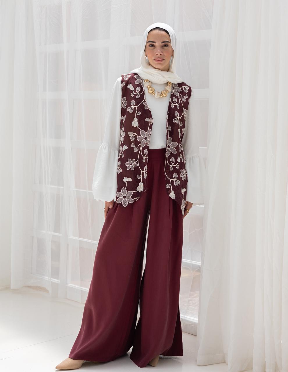 Trendy wide leg pants in Burgundy