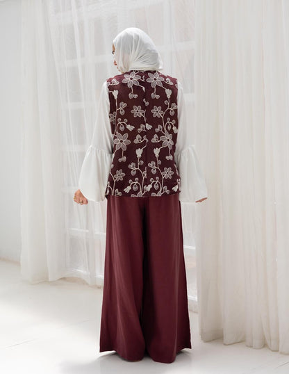 Trendy wide leg pants in Burgundy