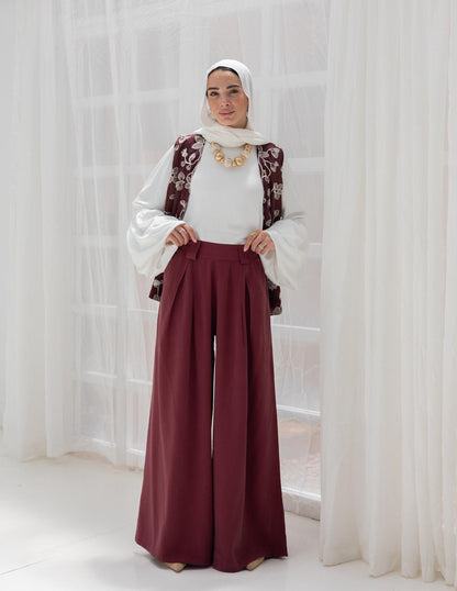 Trendy wide leg pants in Burgundy