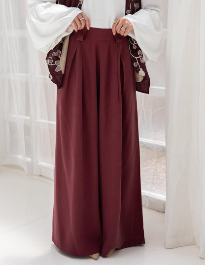 Trendy wide leg pants in Burgundy