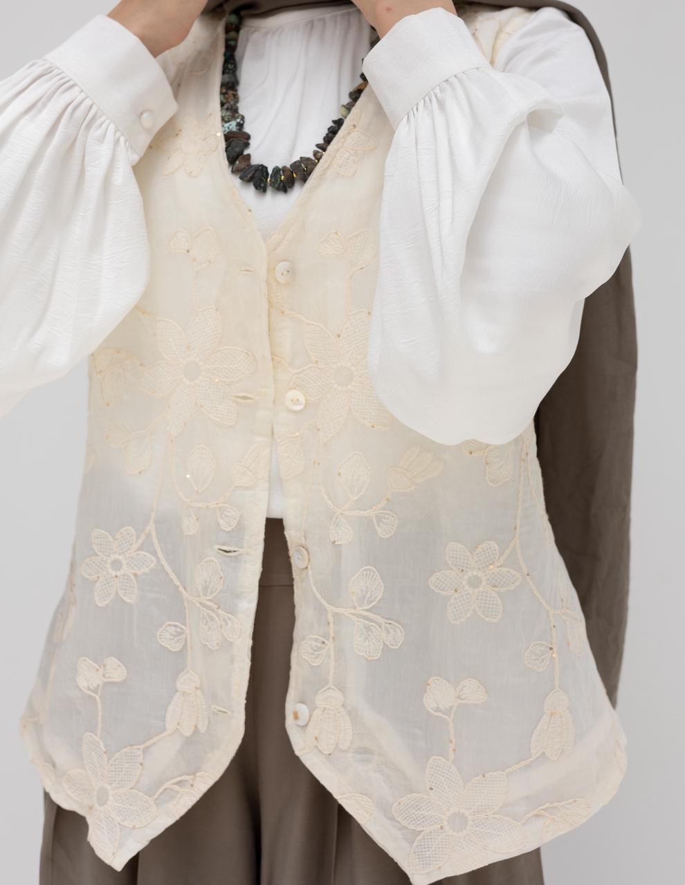 Embroidered vest in Offwhite