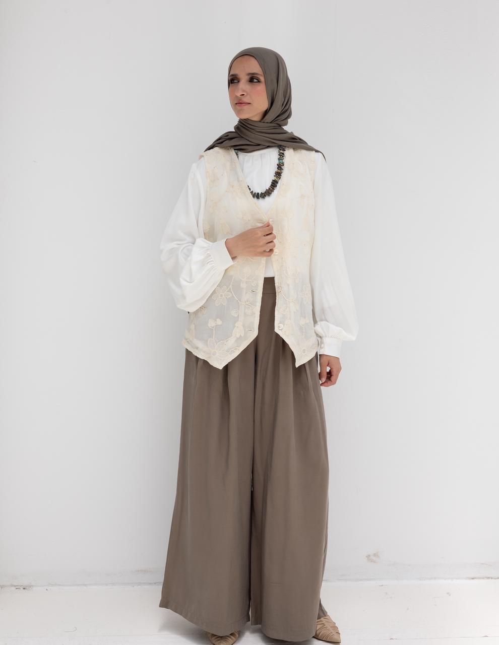 Embroidered vest in Offwhite
