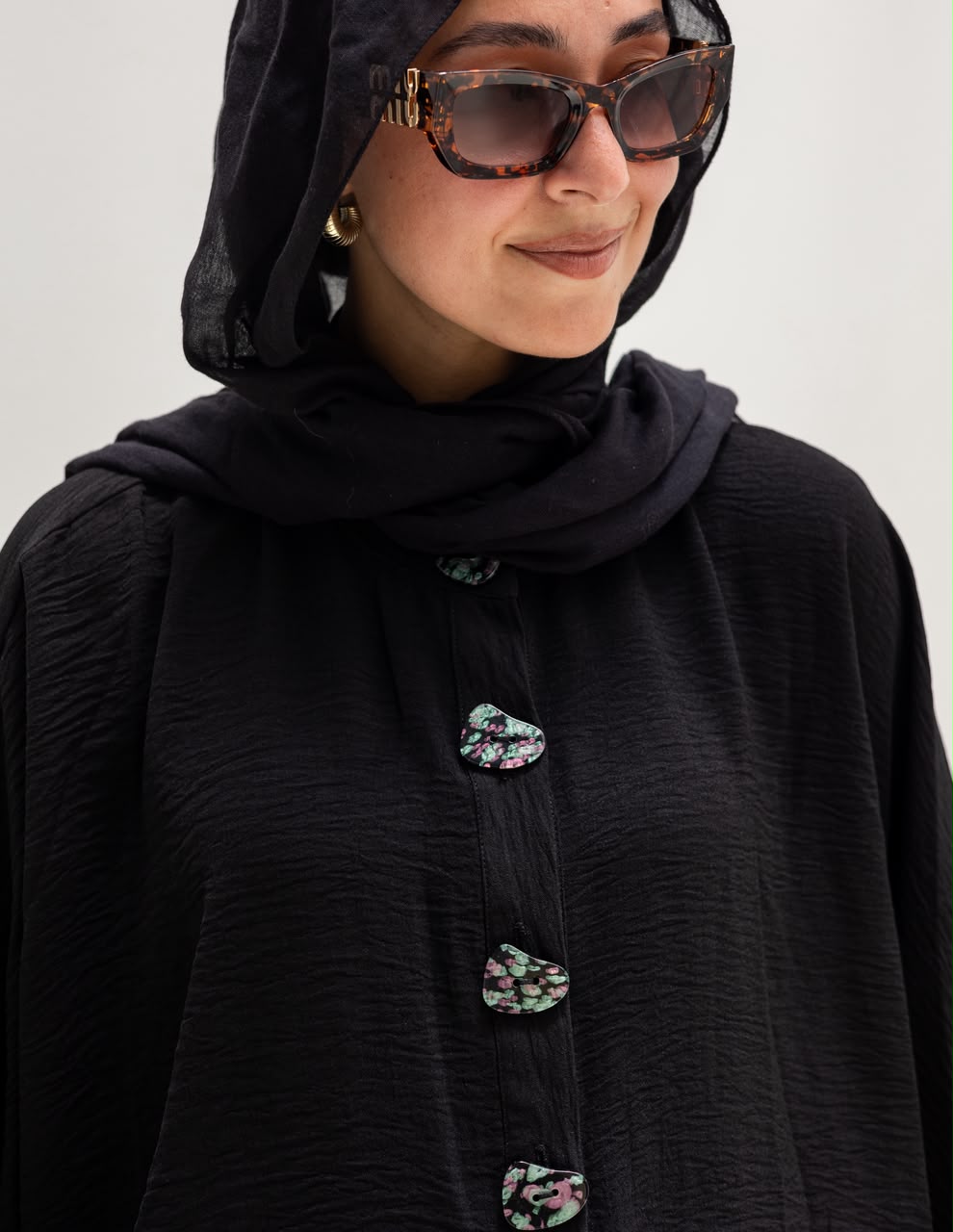 Trendy blouse with buttons in Black