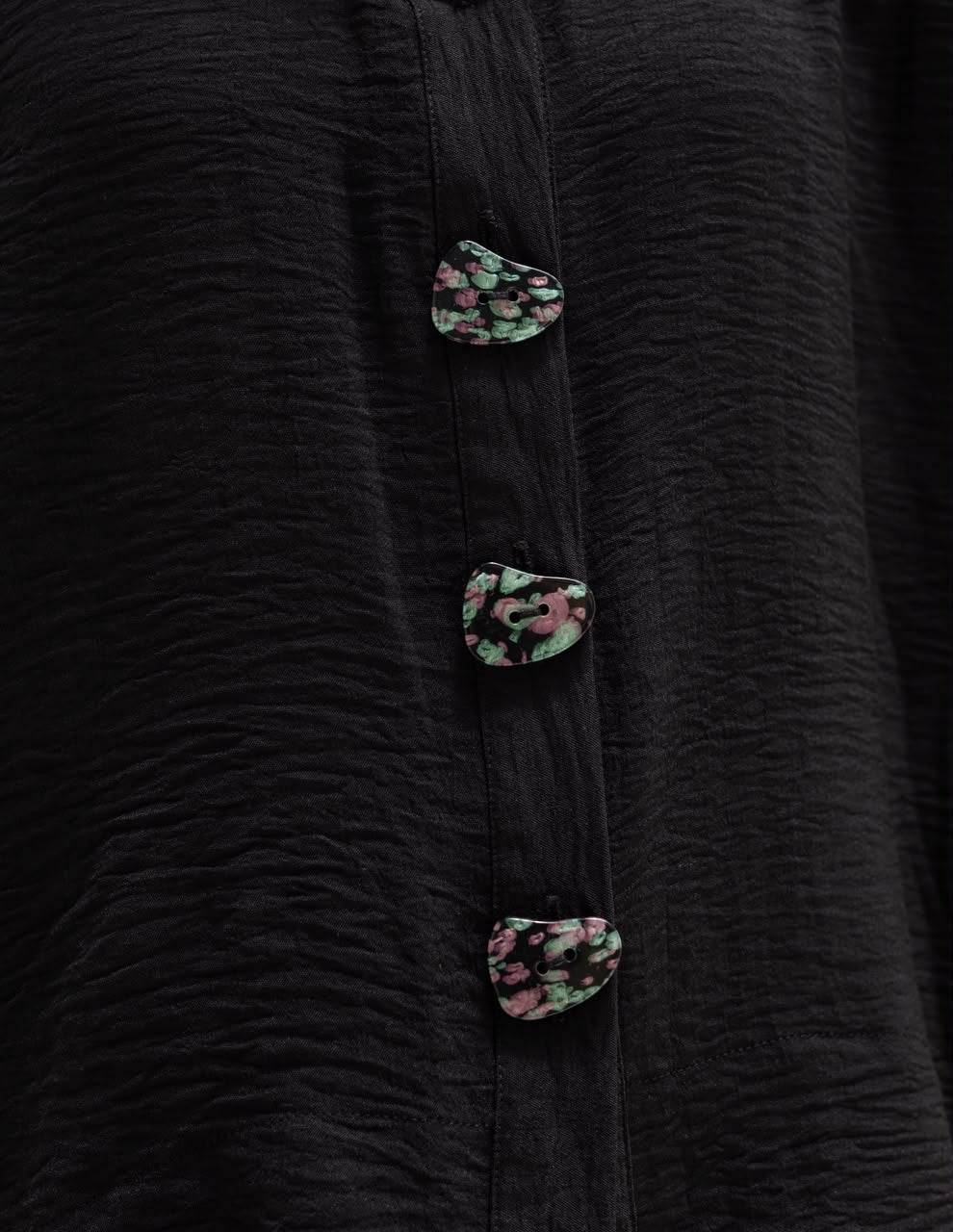 Trendy blouse with buttons in Black