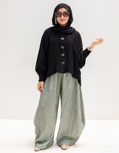 Trendy blouse with buttons in Black