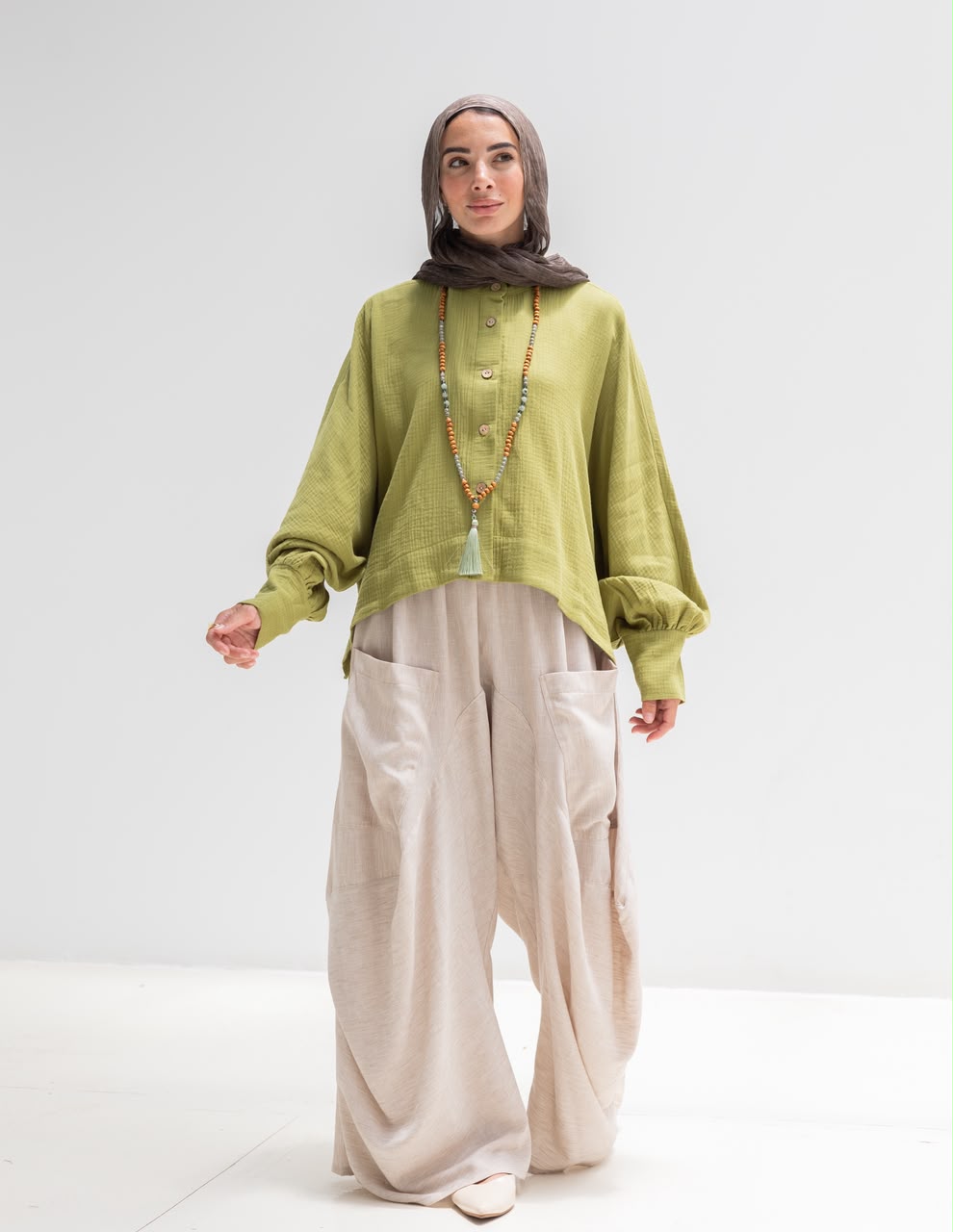 Trendy blouse with buttons  in pistachio