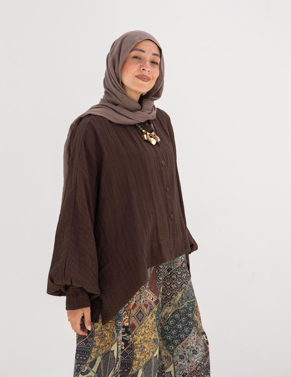 Elegant short blouse with buttons  in Brown
