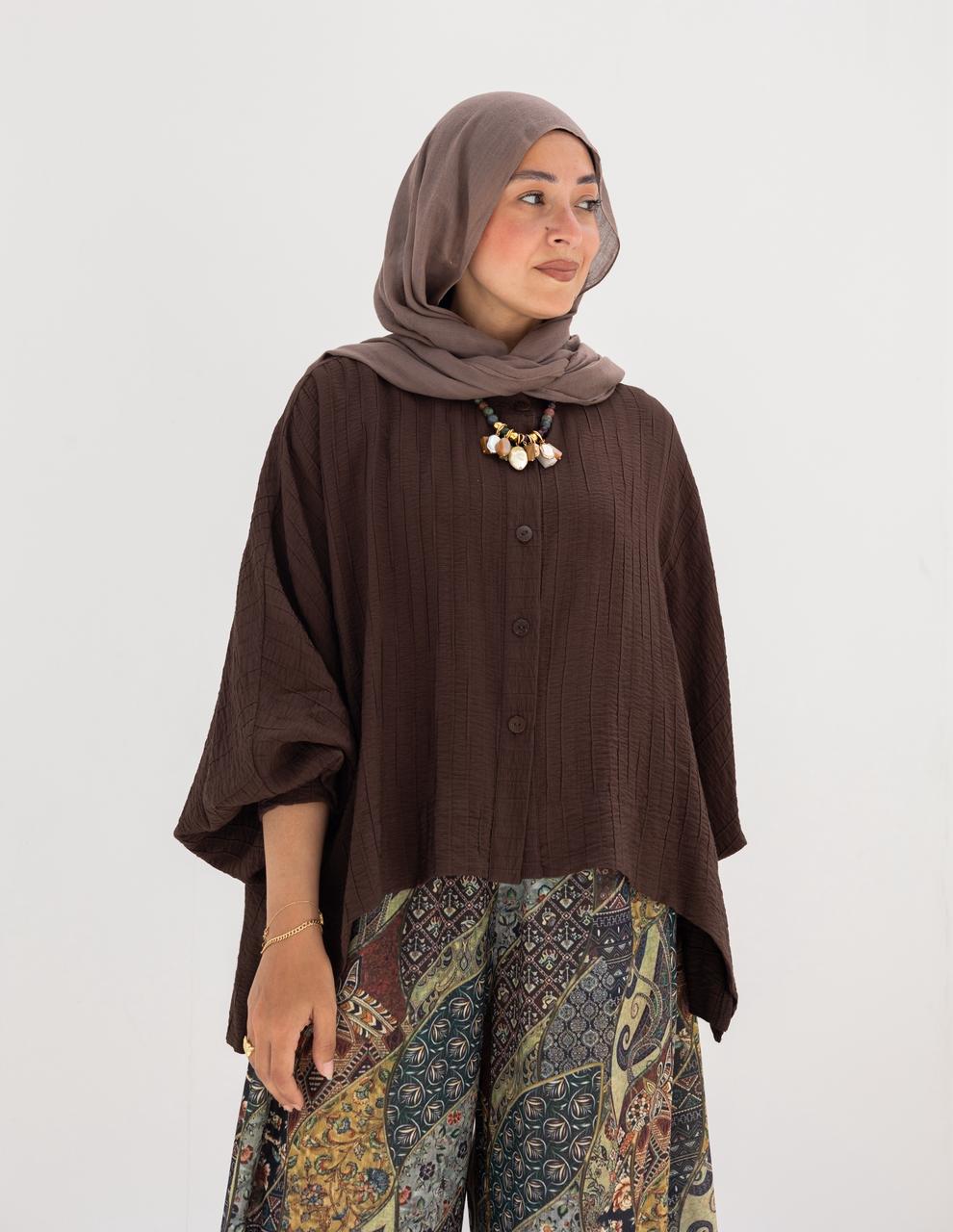 Elegant short blouse with buttons  in Brown