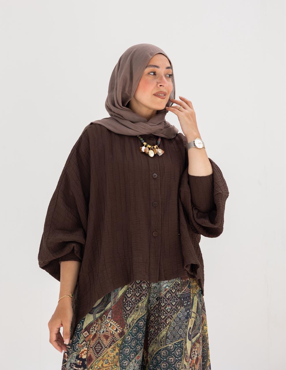 Elegant short blouse with buttons  in Brown