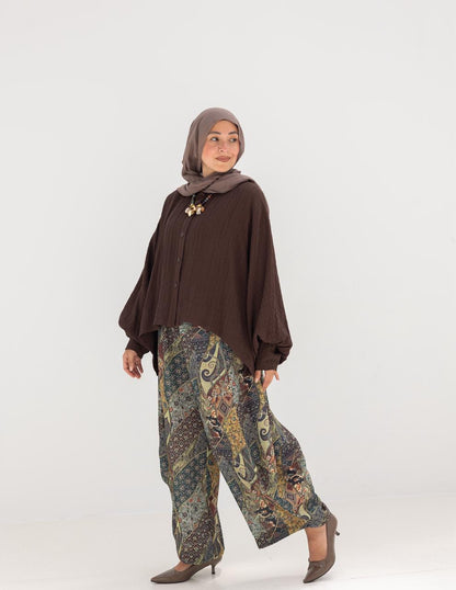 Elegant short blouse with buttons  in Brown